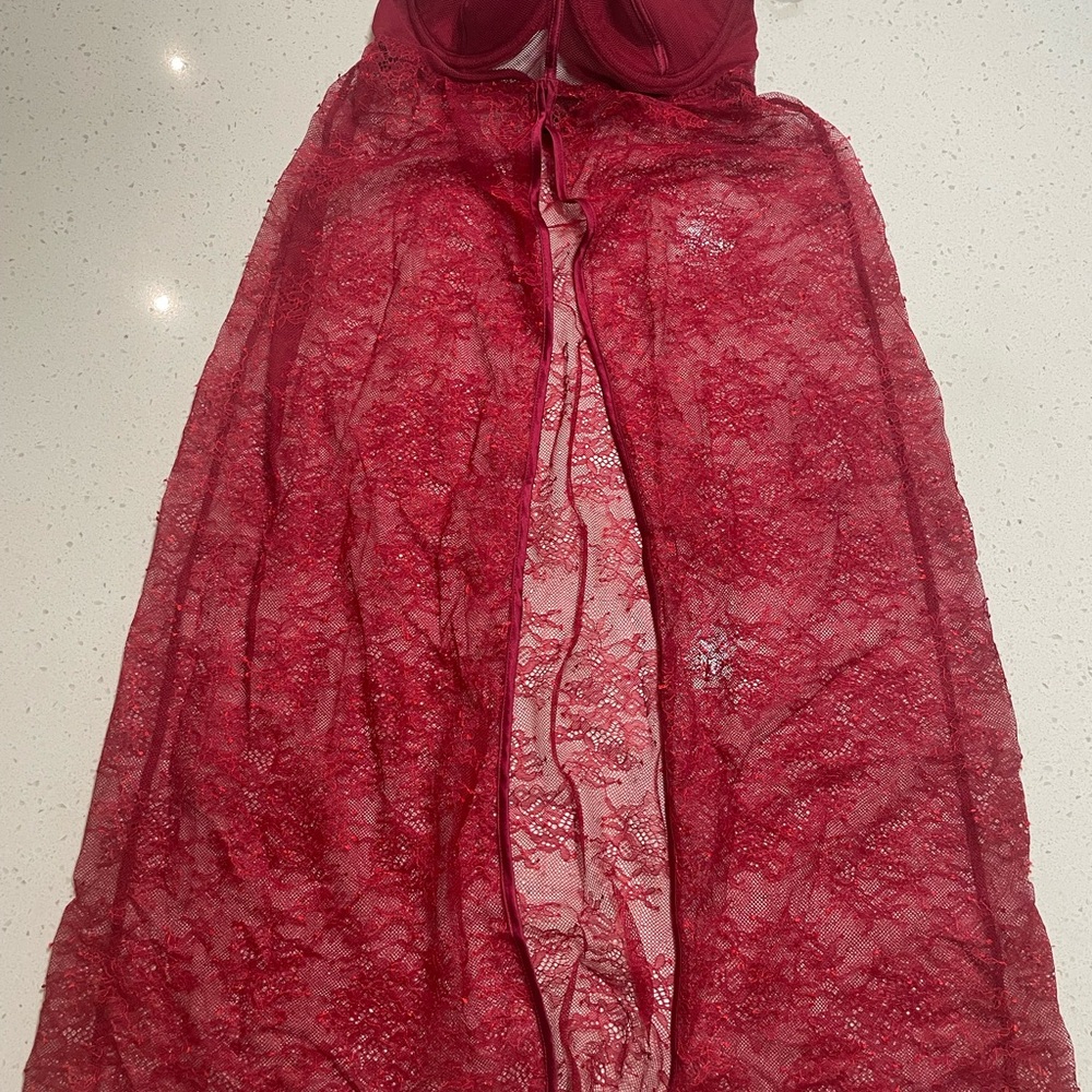 Victoria's Secret Lace Nighty 34C - Picture 3 of 5